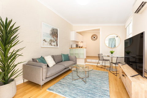 Ultimo 1 Bedroom House With Parking - Nice And Quiet - Accommodation Brisbane 0