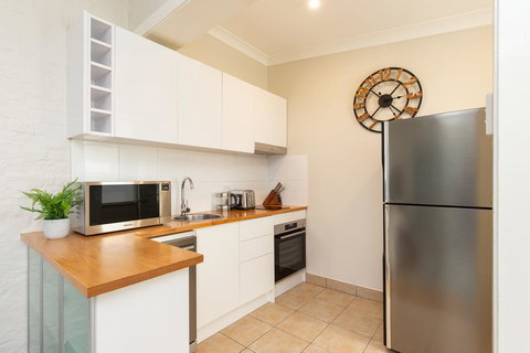 Ultimo 1 Bedroom House With Parking - Nice And Quiet - Accommodation Brisbane 3