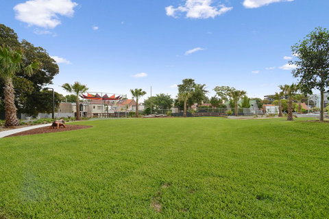 Ultra Modern, Luxurious Apartment In Tranquil Sydney - Accommodation Brisbane 3