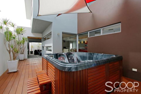 Ultra Stylish Fremantle Area - Accommodation Brisbane 0