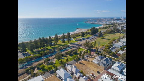 Ultra Stylish Fremantle Area - Accommodation Brisbane 1
