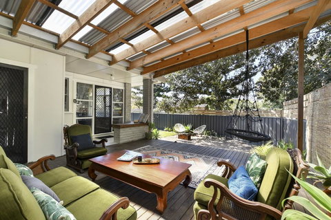 UMINA BEACH KOKOMO- Walk To The Beach, FAMILY And PET FRIENDLY Set Of 3 Vintage Original Holiday Flats & Vintage Caravan And Bat - Accommodation Brisbane 2