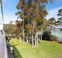 Unit 1 44 Danalene Pde fantastic waterfront property with air con - Accommodation Brisbane
