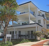 Unit 2 Beach Gallery 9 Andrew Street Point Arkwright 500 BOND LINEN SUPPLIED - Accommodation Brisbane