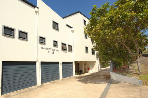 Unit 4, Beaumont Sur Mer, 13 - 15 Pacific Terrace Coolum Beach, 400 BOND, LINEN SUPPLIED - Accommodation Brisbane 2