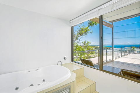 Unit 6 Rainbow Sea - Rainbow Beach, Amazing Ocean Views, Aircon, Wi-Fi, Pool, Walk To Beach - Accommodation Brisbane 2