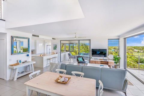 Unit 6 Rainbow Sea - Rainbow Beach, Amazing Ocean Views, Aircon, Wi-Fi, Pool, Walk To Beach - Accommodation Brisbane 1