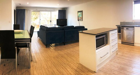 Unit 8 - Boardwalk - Accommodation Brisbane 2