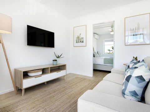 Ventura Beach Motel - 1 Bedroom - Accommodation Brisbane 0