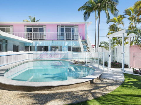 Ventura Beach Motel 2 Bed Poolside - Unit 1 - Accommodation Brisbane 2