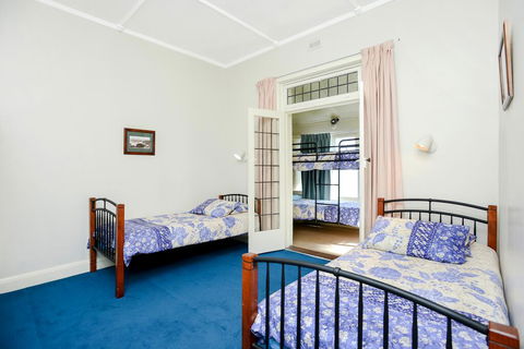 Victor Harbor Beachfront Bliss + WiFi - Accommodation Brisbane 3
