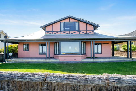 Victor Harbor Beachfront Bliss + WiFi - Accommodation Brisbane 1