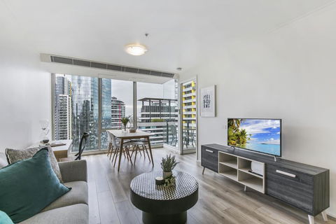 Views And Hotel-style Extras In A Great Location - Accommodation Brisbane 0
