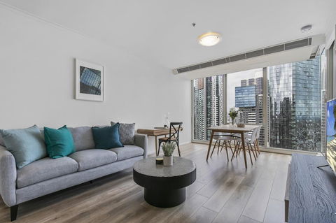 Views And Hotel-style Extras In A Great Location - Accommodation Brisbane 2