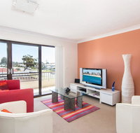Villa Capri 3 Just a Hop Skip and Jump to Bowling Club - Accommodation Brisbane