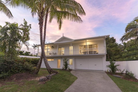 Villa Sorrento - Luxury Holiday Home - Accommodation Brisbane 0