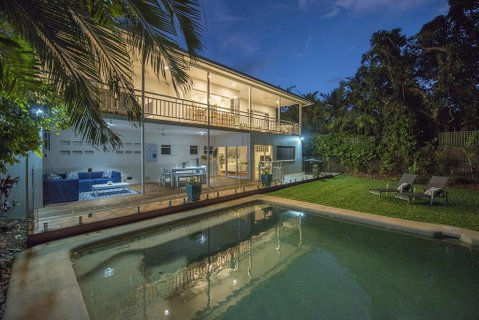 Villa Sorrento - Luxury Holiday Home - Accommodation Brisbane 2