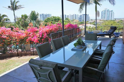 Villa With Views & Pool - Accommodation Brisbane 2