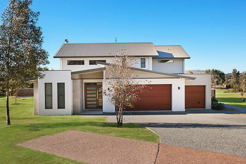 Vineyard Views - Accommodation Brisbane 0