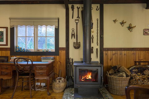 Walhalla Coach House - Accommodation Brisbane 2