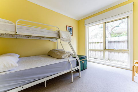 WALKIN' ON SUNSHINE - Accommodation Brisbane 1