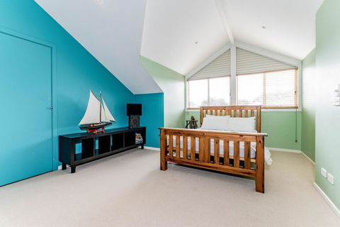 WALKIN' ON SUNSHINE - Accommodation Brisbane 2