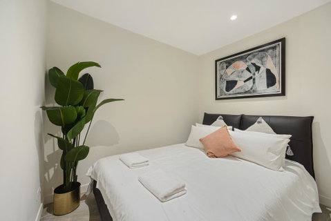 Walking To Darling Harbour, ICC,QVB, Shopping Mall - Accommodation Brisbane 1