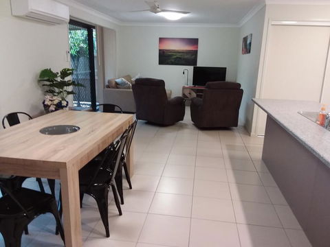 Waratah And Wattle Apartments - Accommodation Brisbane 0