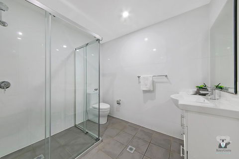 WARRICK FRAM 3 BEDS APT FREE PARKING WALK TO WESTFIELD CLOSE TO HOSPITAL NWF003 - Accommodation Brisbane 3