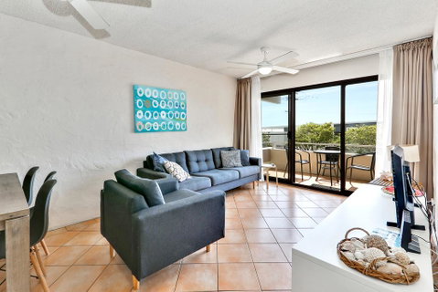 Warroo Apartments - Accommodation Brisbane 3