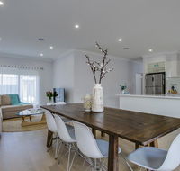 Water Edge Sensation - Accommodation Brisbane