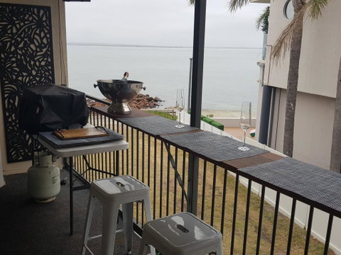 Waterfront 2 Bed Luxury Apartment In Corlette, Port Stephens - Sleeps 4 - Accommodation Brisbane 3
