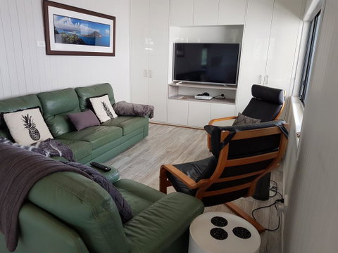 Waterfront 2 Bed Luxury Apartment In Corlette, Port Stephens - Sleeps 4 - Accommodation Brisbane 1
