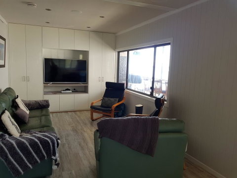 Waterfront 2 Bed Luxury Apartment In Corlette, Port Stephens - Sleeps 4 - Accommodation Brisbane 2
