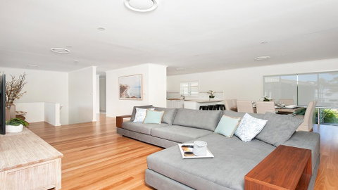 Waterfront Serenity - Luxury Home With Grand Views - Accommodation Brisbane 1