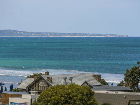 WATERFRONT THREE- In The Heart Of Lorne - Accommodation Brisbane 3