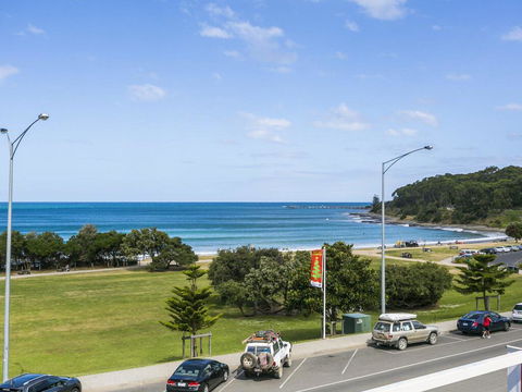 WATERFRONT THREE- In The Heart Of Lorne - Accommodation Brisbane 2