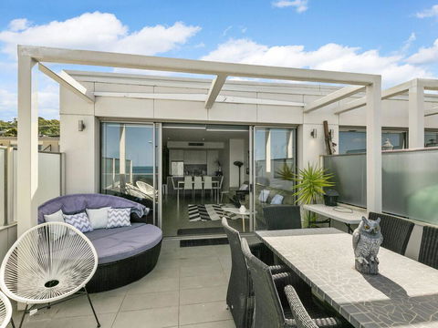 WATERFRONT THREE- In The Heart Of Lorne - Accommodation Brisbane 1