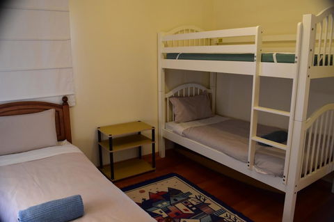 Waterline Holiday Home - Accommodation Brisbane 2