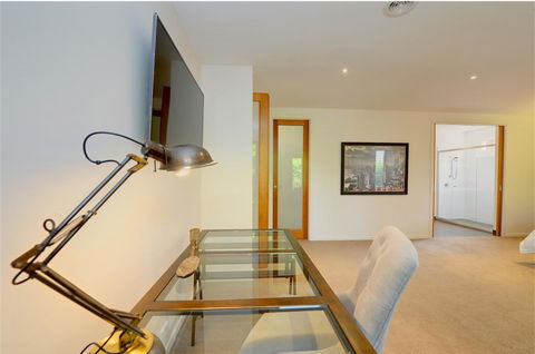 Newington Lakehouse - Accommodation Brisbane 7