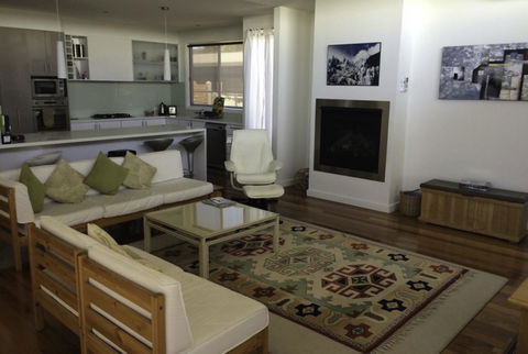 19 Glen Eagles Close - Accommodation Brisbane 2