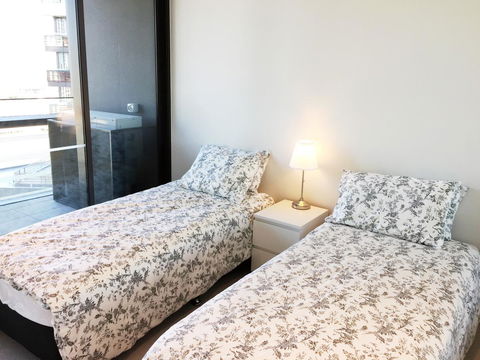 Auzzie Apartments Docklands, Melbourne - Accommodation Brisbane 28