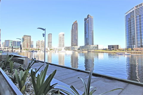 Auzzie Apartments Docklands, Melbourne - Accommodation Brisbane 13