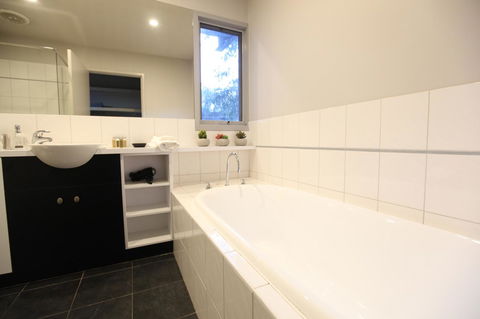 Lorne Luxury - Accommodation Brisbane 2