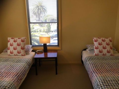 At The Beach Apartments - Accommodation Brisbane 3