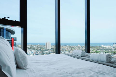 Deluxe Sea Views Apartment - Accommodation Brisbane 18