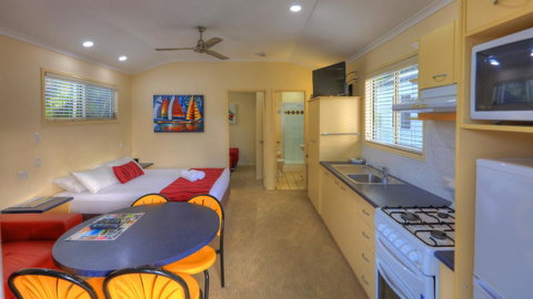 Alex Beach Cabins And Tourist Park - Accommodation Brisbane 11