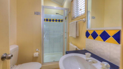 Alex Beach Cabins And Tourist Park - Accommodation Brisbane 3
