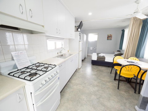 Alex Beach Cabins And Tourist Park - Accommodation Brisbane 29