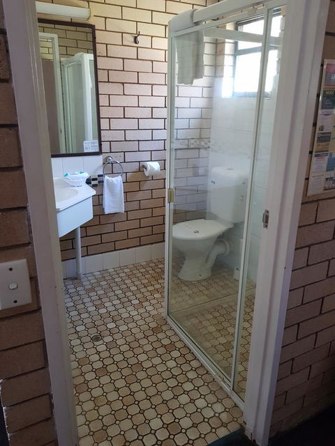 Twin Pines Motel - Accommodation Brisbane 1